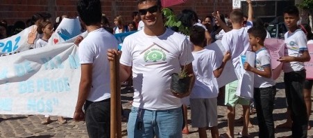Arborização e passeata - Escola Pe. Luiz Cassiano - Petrolina-PE - 01.08.15