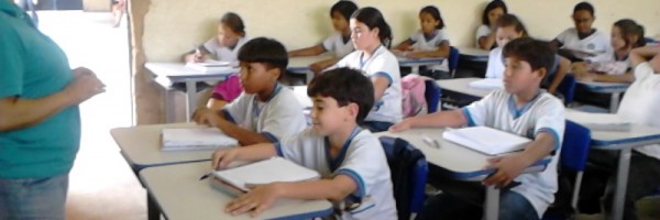 Atividade de adesivagem - Escola Estadual Eduardo Coelho - Petrolina-PE - 03.08.15